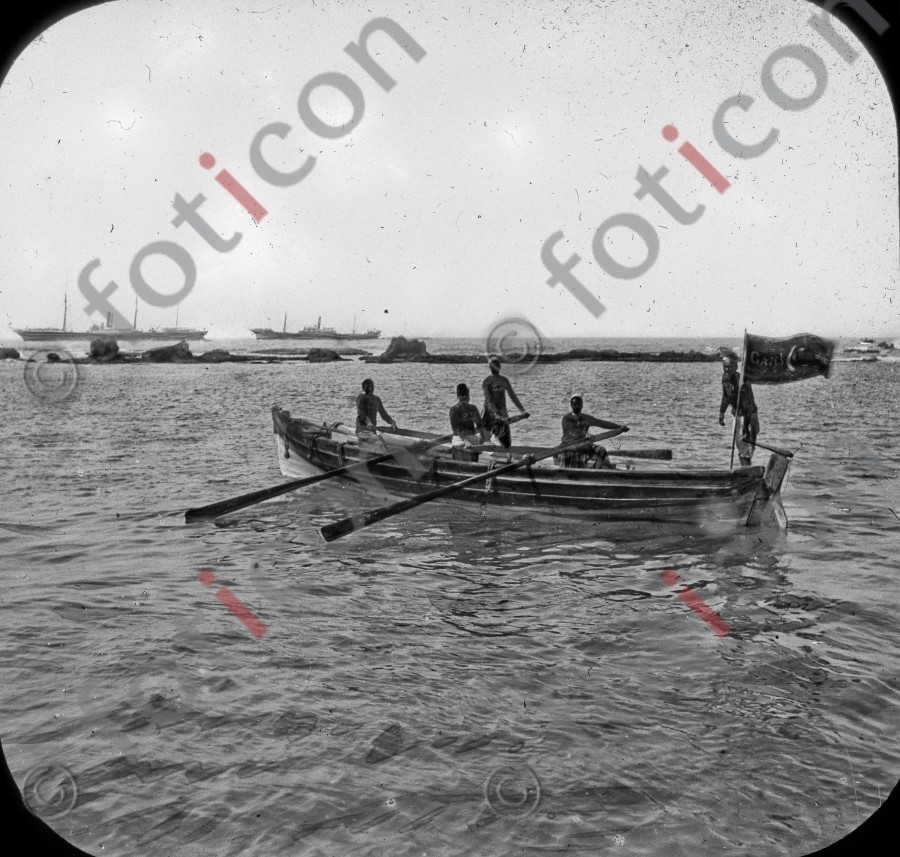 Ein Ruderboot | A rowing boat  (foticon-simon-129-002-sw.jpg)